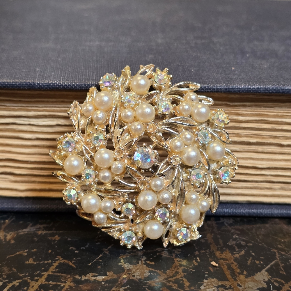 Gold Pearl and Crystal Floral Brooch - Women's Jewelry - Picture 3 of 11